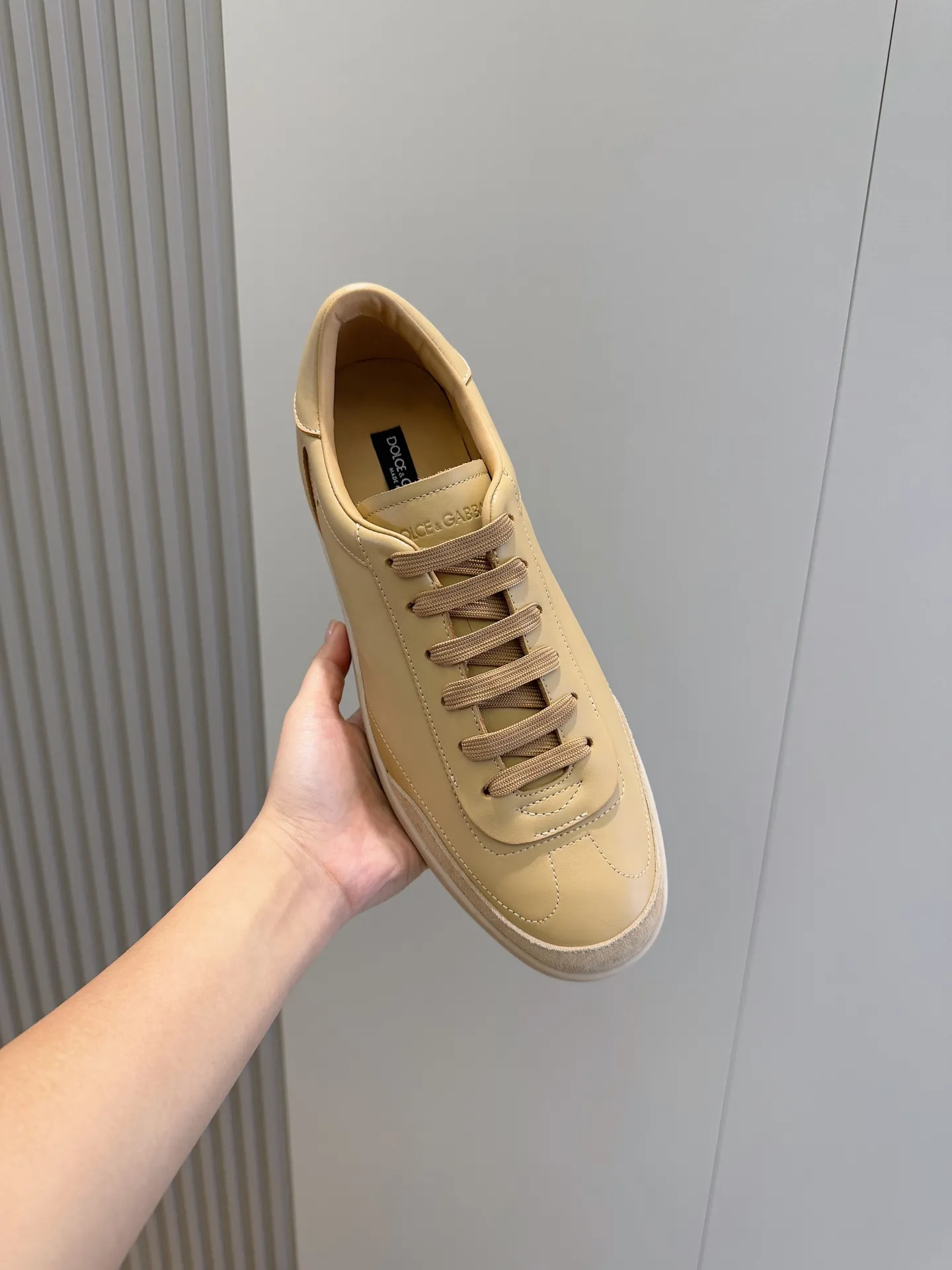 Men's Men's Shoes💰400 [New Style]🐏🐏DG men's calfskin sneakers Portofino Yacht shoes, simple and versatile design, unique saddle leather soles. The Dolce &G logo rear wing is the icing on the cake. Imported cowhide + rubber outsole Size: 39-44 (customized at 38.45)
